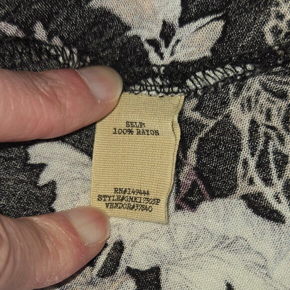 Gimmicks Embroidered Floral Eyelet Kimono Top with Shark Bite Hem Misses size S - Picture 12 of 15